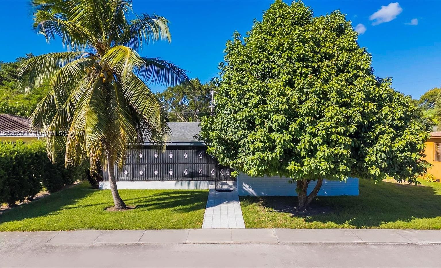 1045 NW 47th Ter Miami, FL 33127 - Thumbnail 3