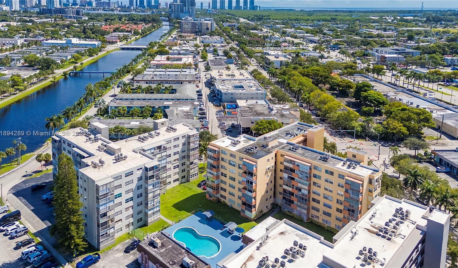 16400 NE 17th Ave APT 601 North Miami Beach, FL 33162 - Thumbnail 3