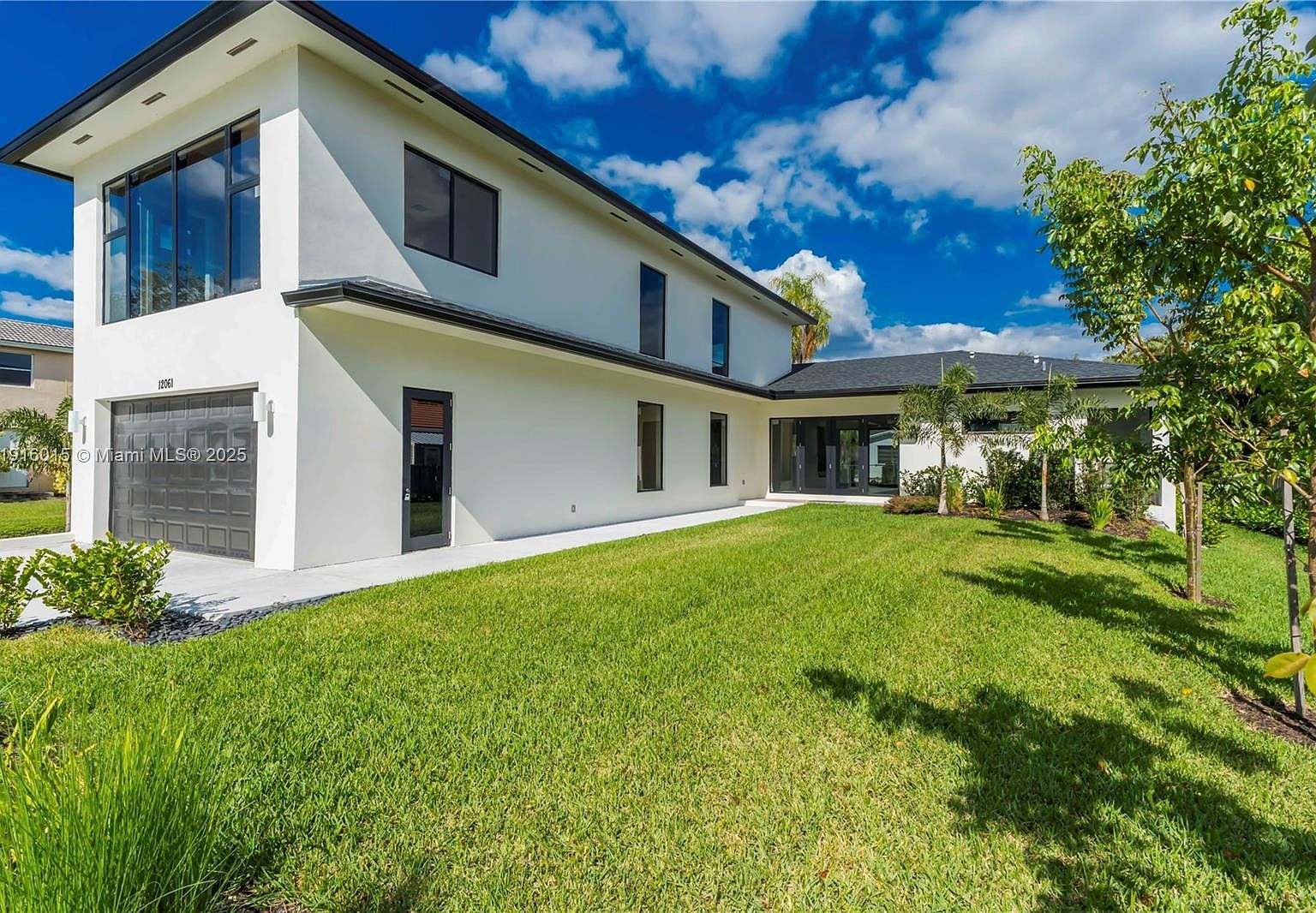 12061 NW 26th St Plantation, FL 33323 - Thumbnail 3