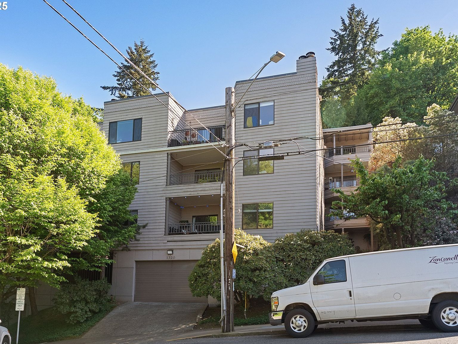 1320 SW Hall St APT 202 Portland, OR 97201 - Thumbnail 3