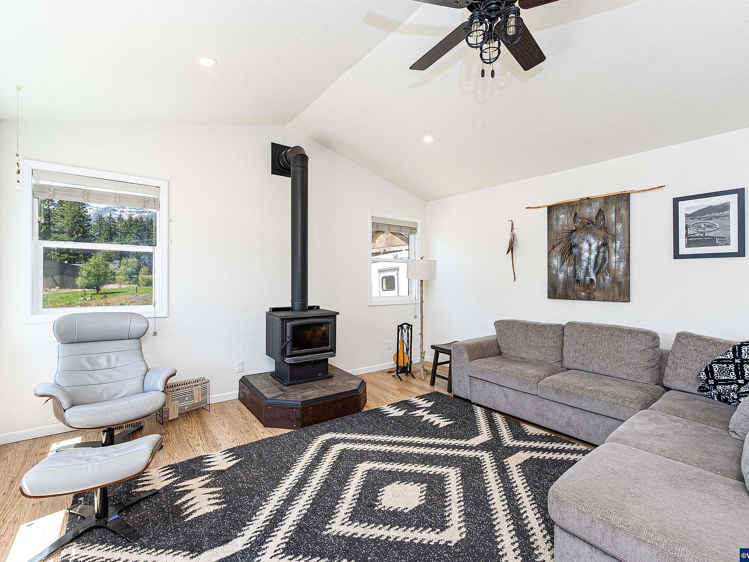 210 S Detroit Rd Detroit, OR 97342 - Thumbnail 3