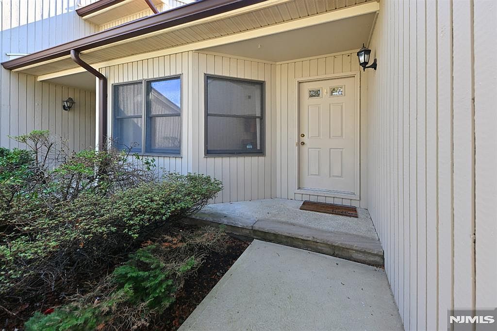 47 Bentley Dr Franklin Lakes, NJ 07417 - Thumbnail 3