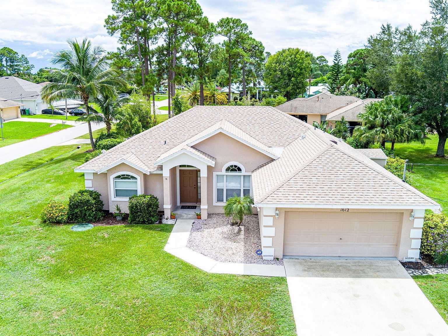 1612 SW Penrose Ave Port Saint Lucie, FL 34953 - Thumbnail 3