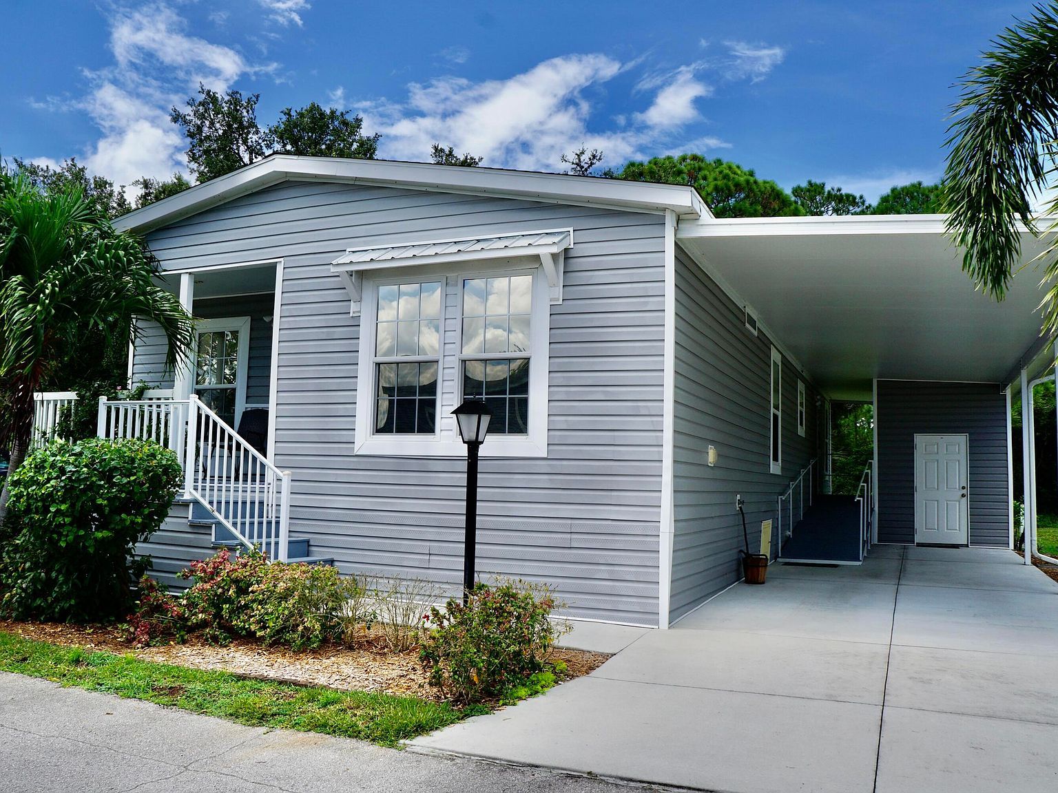 1114 Friendship Dr Vero Beach, FL 32966 - Thumbnail 3