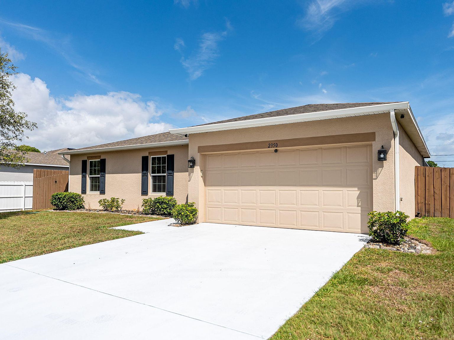 2350 SE Calcutta Cir Port Saint Lucie, FL 34952 - Thumbnail 3