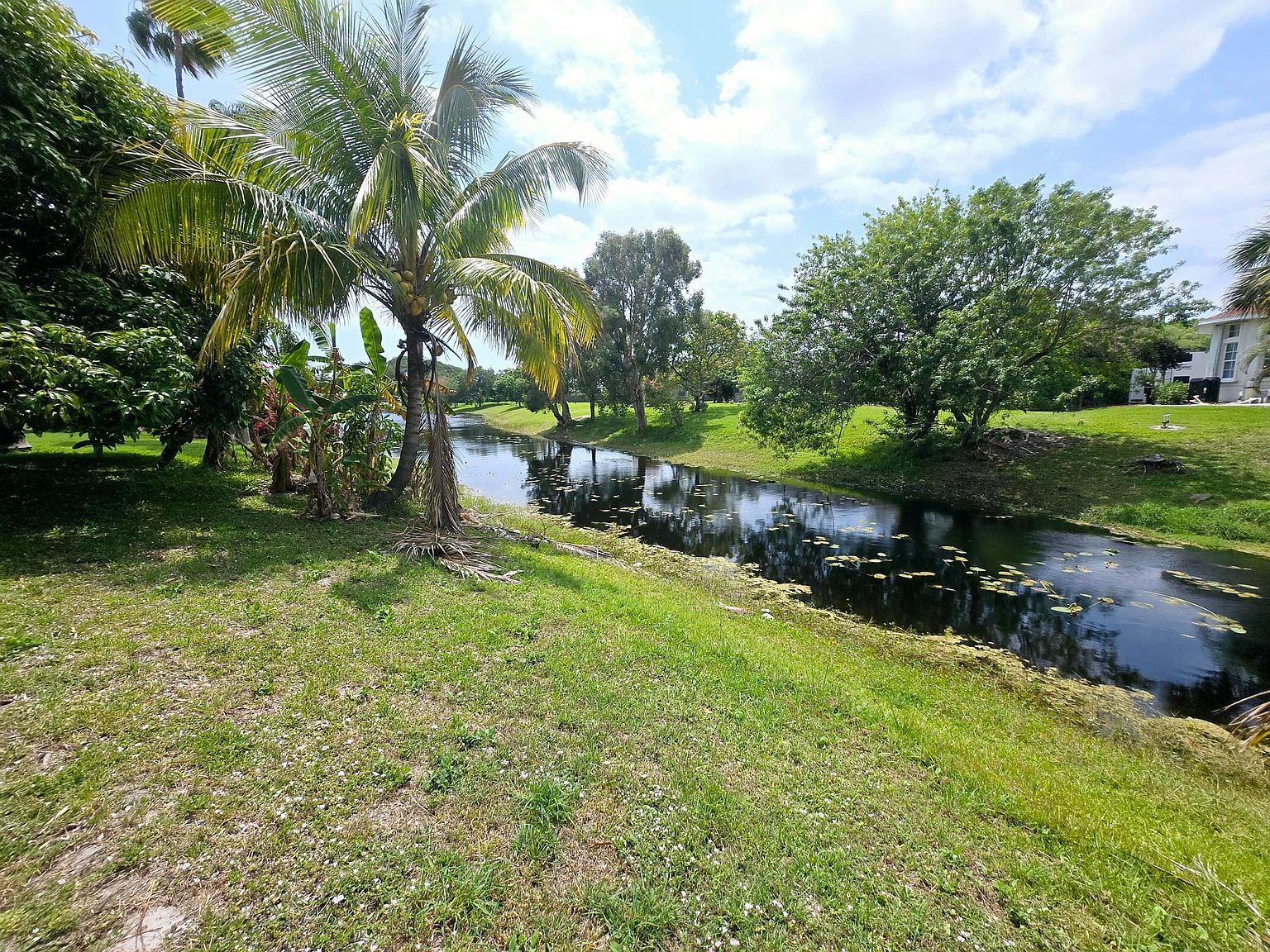 2944 NE Loquat Ln Jensen Beach, FL 34957 - Thumbnail 3