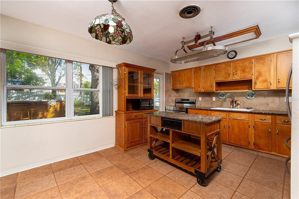 6801 5th St N Saint Petersburg, FL 33702 - Thumbnail 3