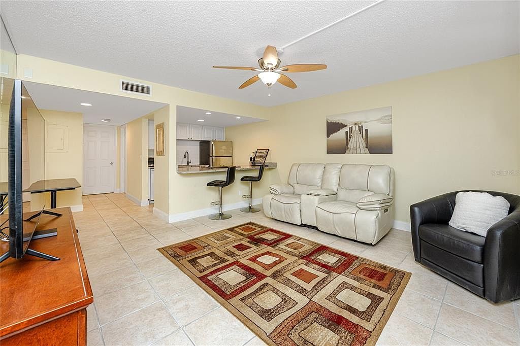 7645 Sun Island Dr S APT 304 South Pasadena, FL 33707 - Thumbnail 3