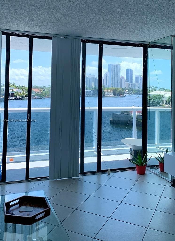 20515 E Country Club Dr APT 344 Aventura, FL 33180 - Thumbnail 3