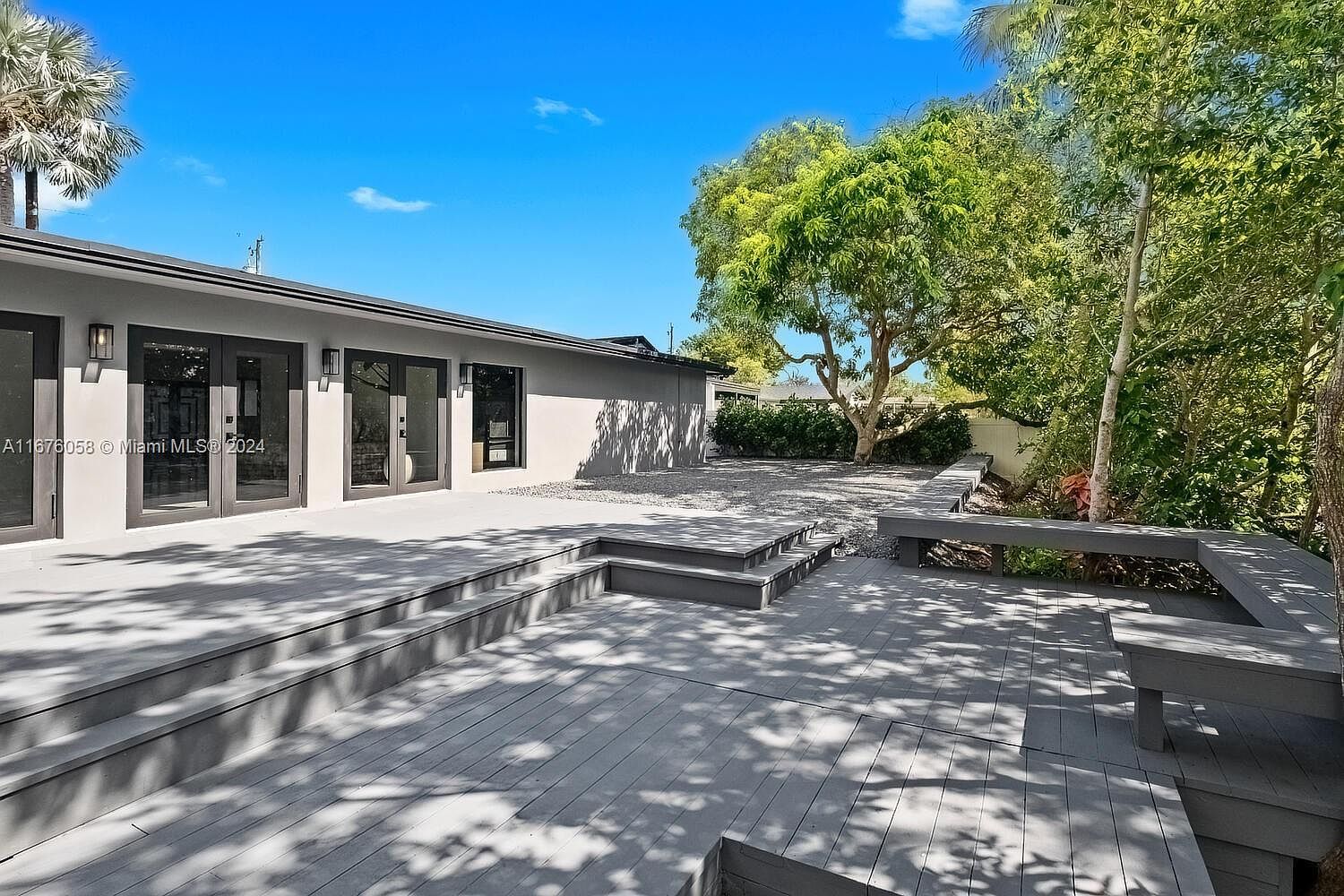 2340 NE 194th St Miami, FL 33180 - Thumbnail 3