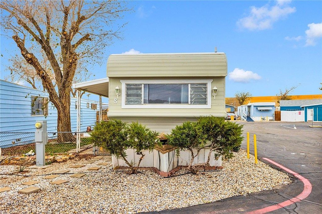 22325 Highway 18 SPACE 8 Apple Valley, CA 92307 - Thumbnail 3