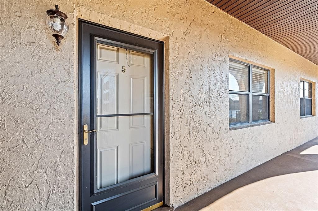 1217 Aqui Esta Dr APT 5 Punta Gorda, FL 33950 - Thumbnail 3