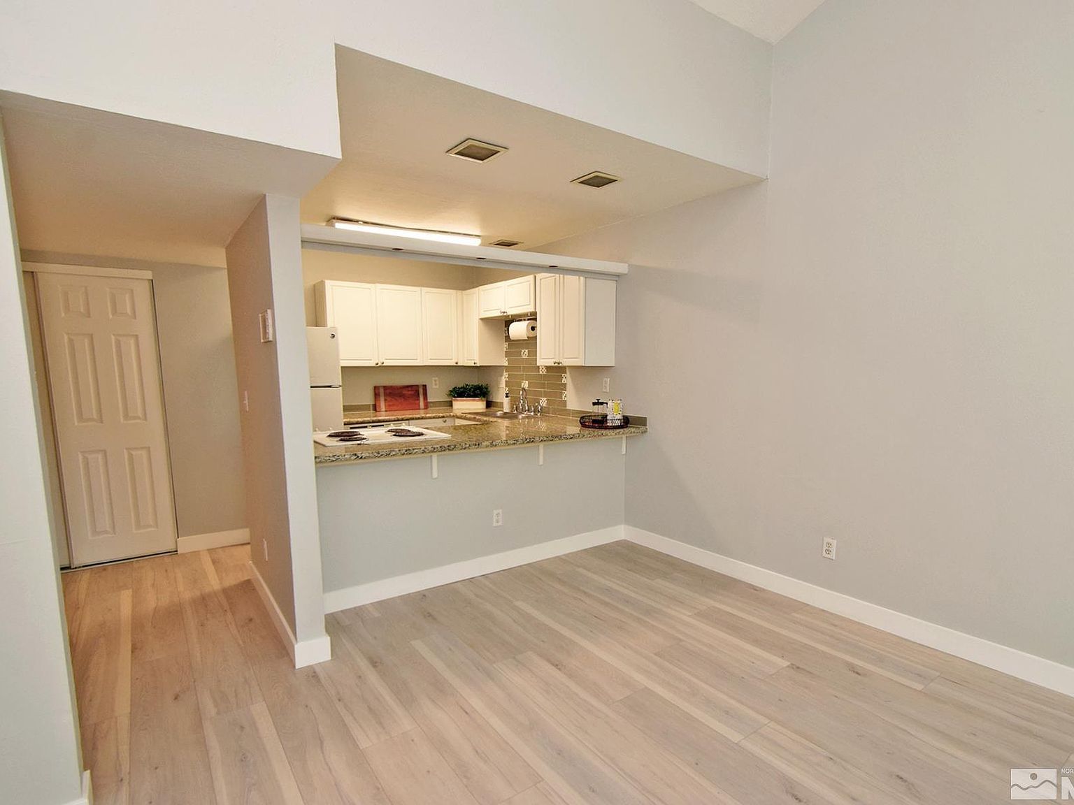 2555 Clear Acre Ln #933 Reno, NV 89512 - Thumbnail 3