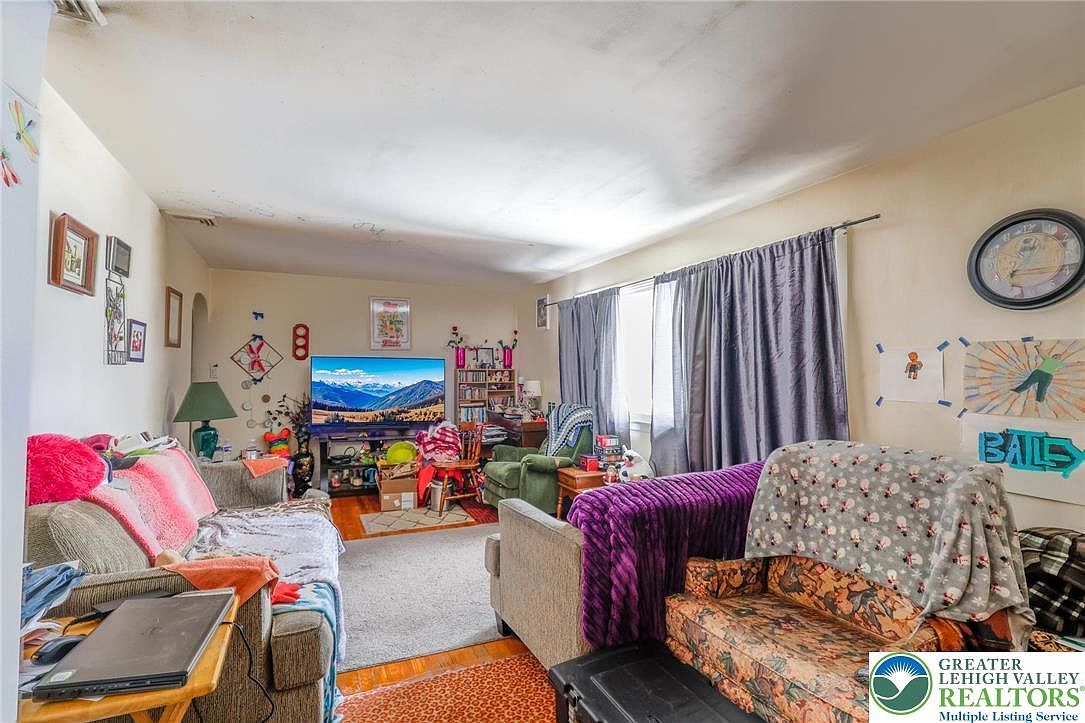 916 Race St Catasauqua, PA 18032 - Thumbnail 3