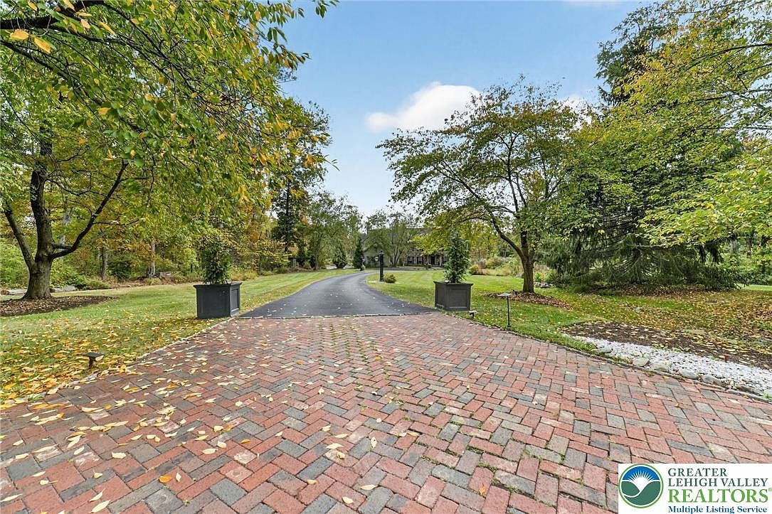 5765 Valley Stream Dr Doylestown, PA 18902 - Thumbnail 3