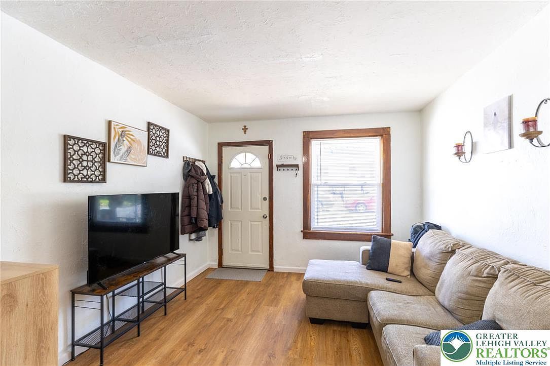 813 Balata St Easton, PA 18042 - Thumbnail 3