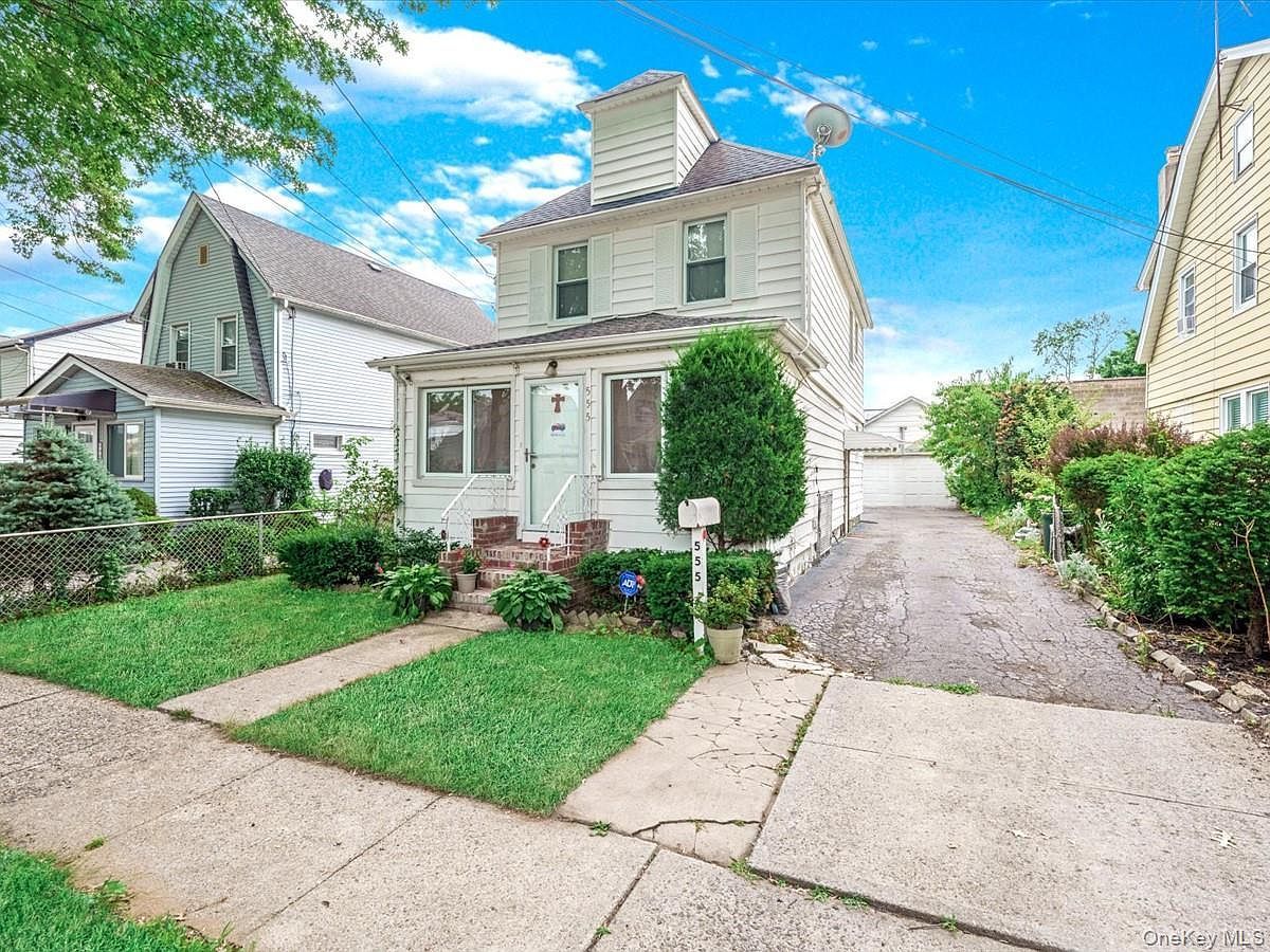 555 N 1st St New Hyde Park, NY 11040 - Thumbnail 3