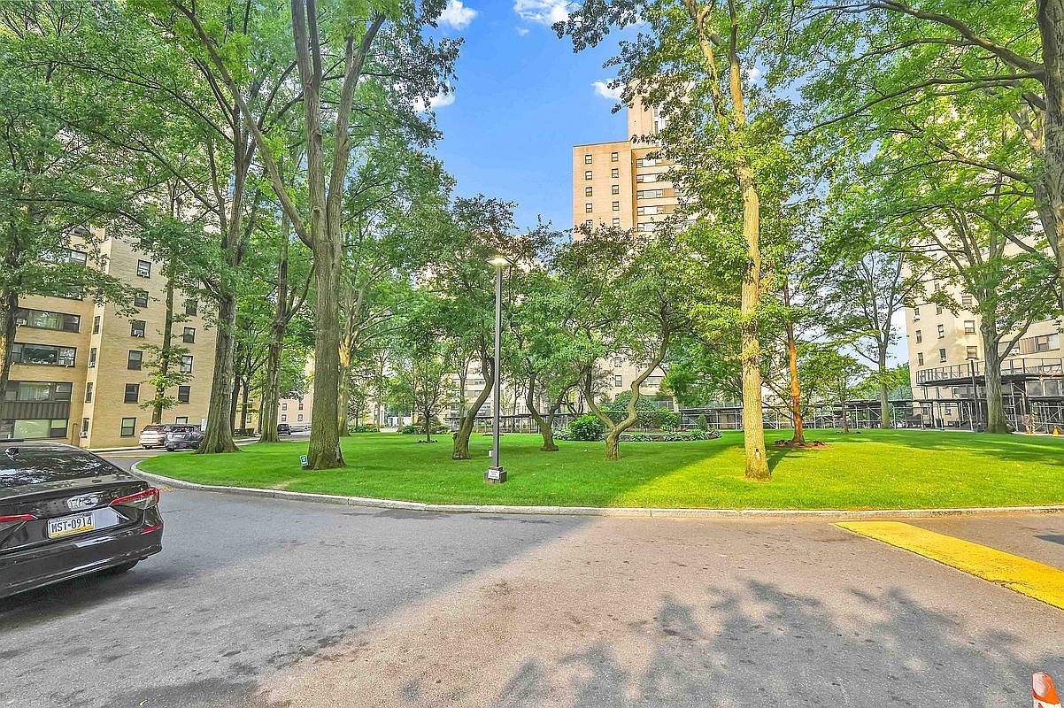 6 Fordham Hill Oval APT 11G Bronx, NY 10468 - Thumbnail 3