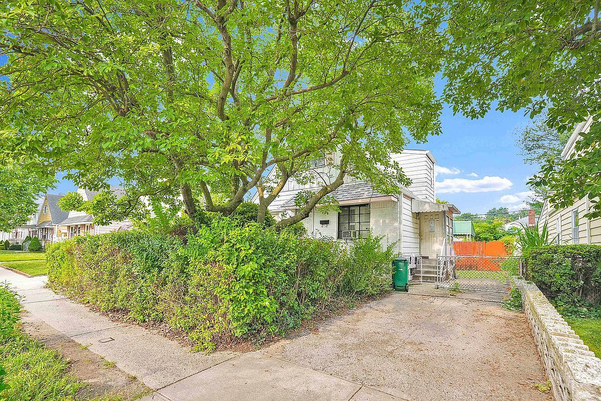 5012 Utopia Pkwy Flushing, NY 11365 - Thumbnail 3