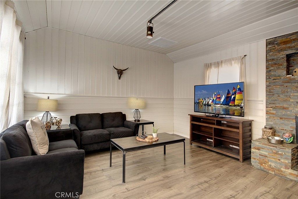 986 Cameron Dr Big Bear Lake, CA 92315 - Thumbnail 3