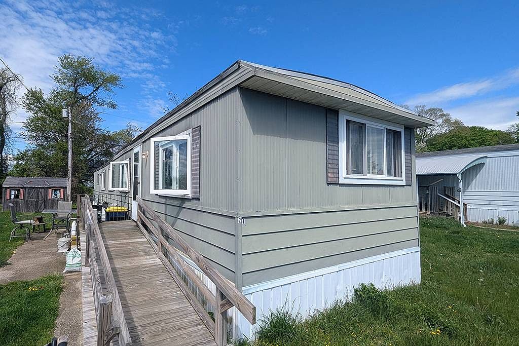 21 Cathy Cir Portsmouth, RI 02871 - Thumbnail 3