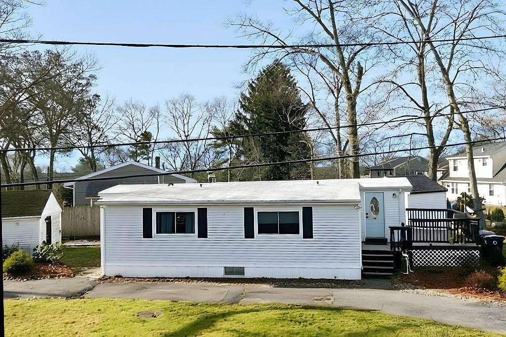 27 Mead St Coventry, RI 02816 - Thumbnail 3