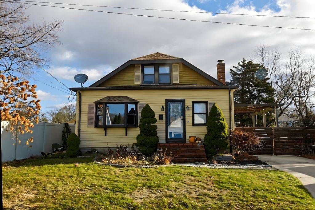 12 Stanford St Warwick, RI 02888 - Thumbnail 3