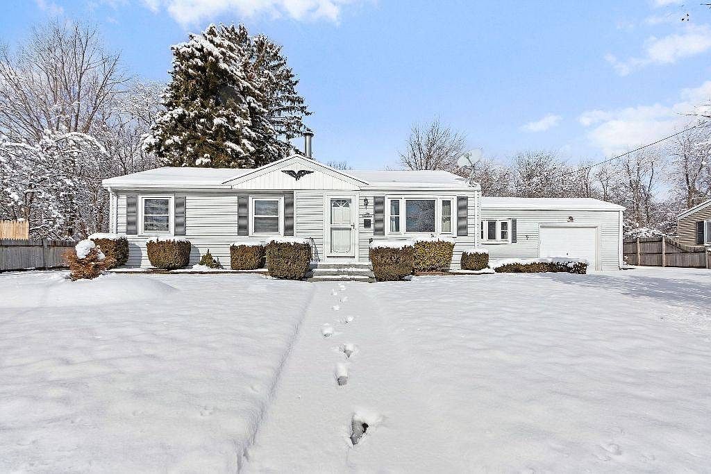 213 Easton Ave Warwick, RI 02888 - Thumbnail 3