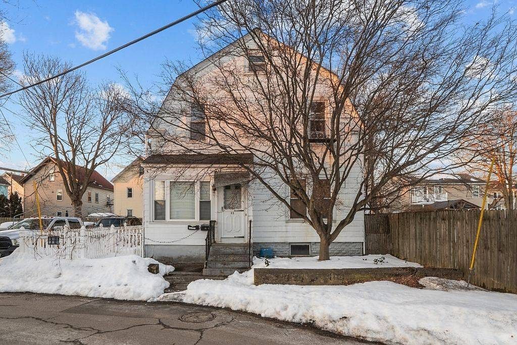 11 Sherman St Pawtucket, RI 02860 - Thumbnail 3