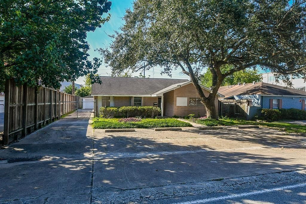 5921 Dolores St Houston, TX 77057 - Thumbnail 3