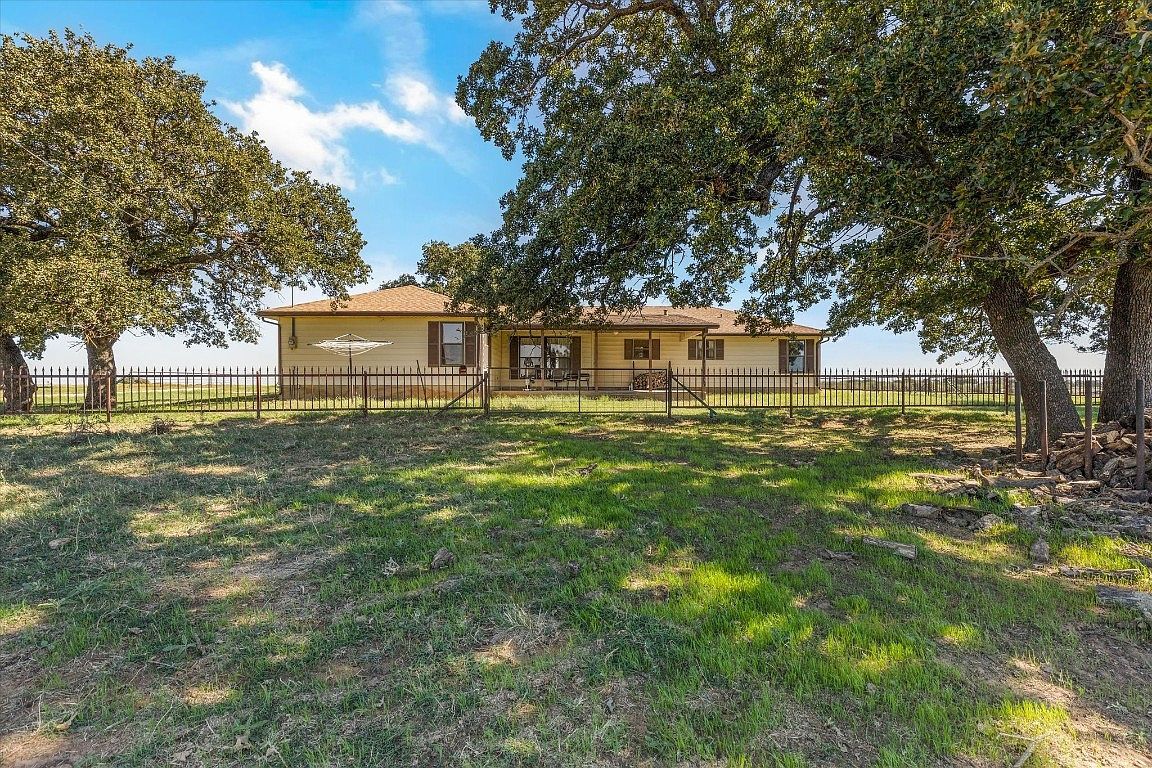 237 Hcr #1444 Blum, TX 76627 - Thumbnail 3