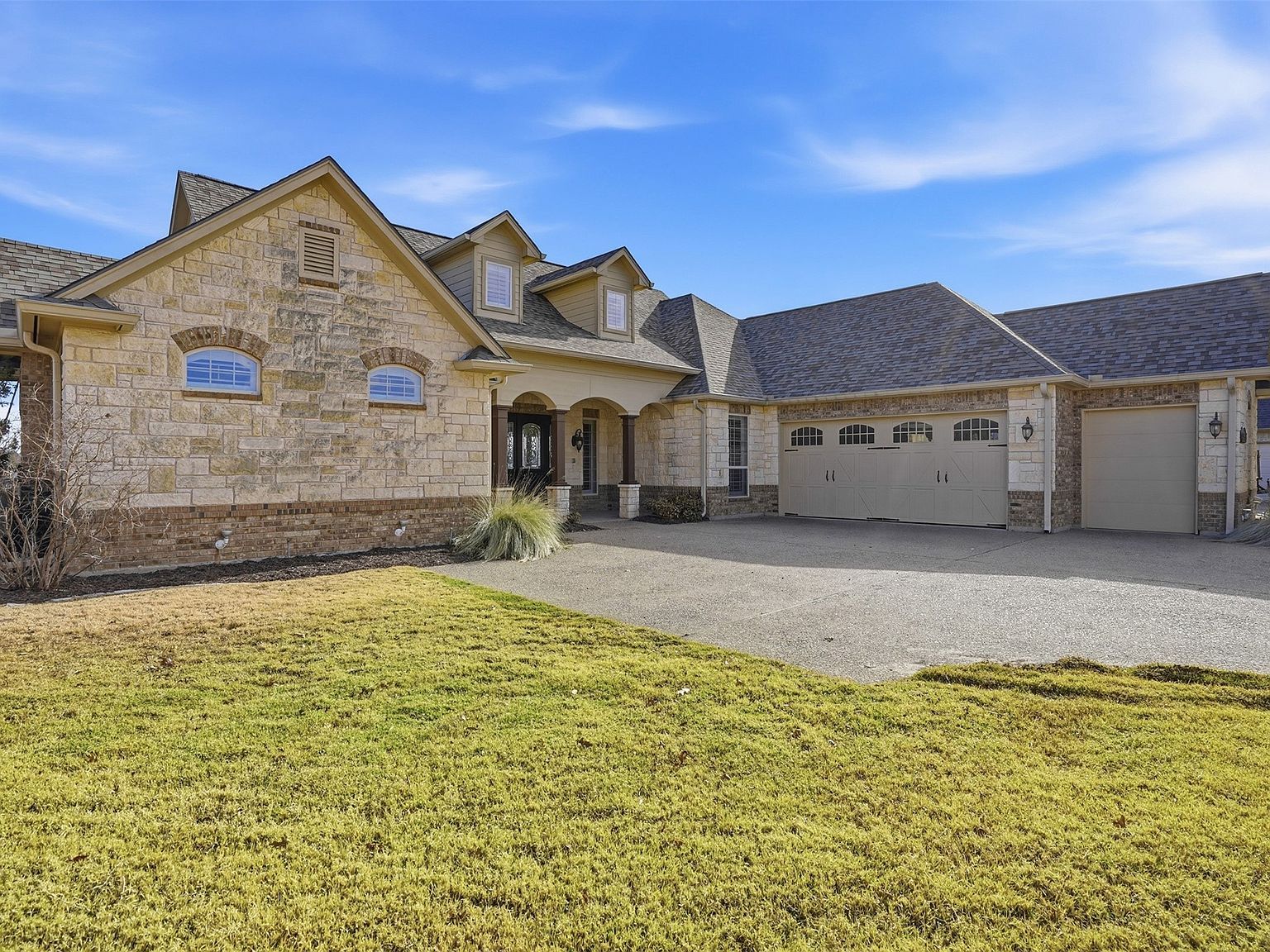 1309 Amsterdam Ct Granbury, TX 76048 - Thumbnail 3