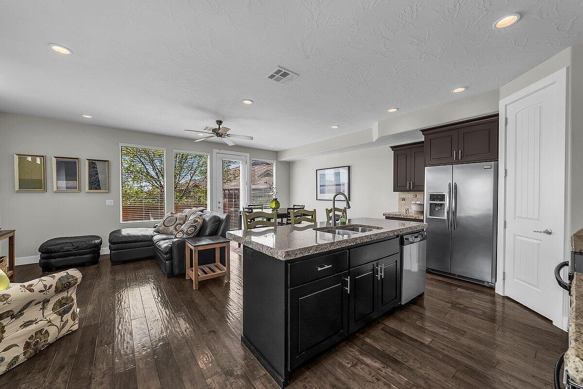 4222 E Torrey Pines Dr Washington, UT 84780 - Thumbnail 3