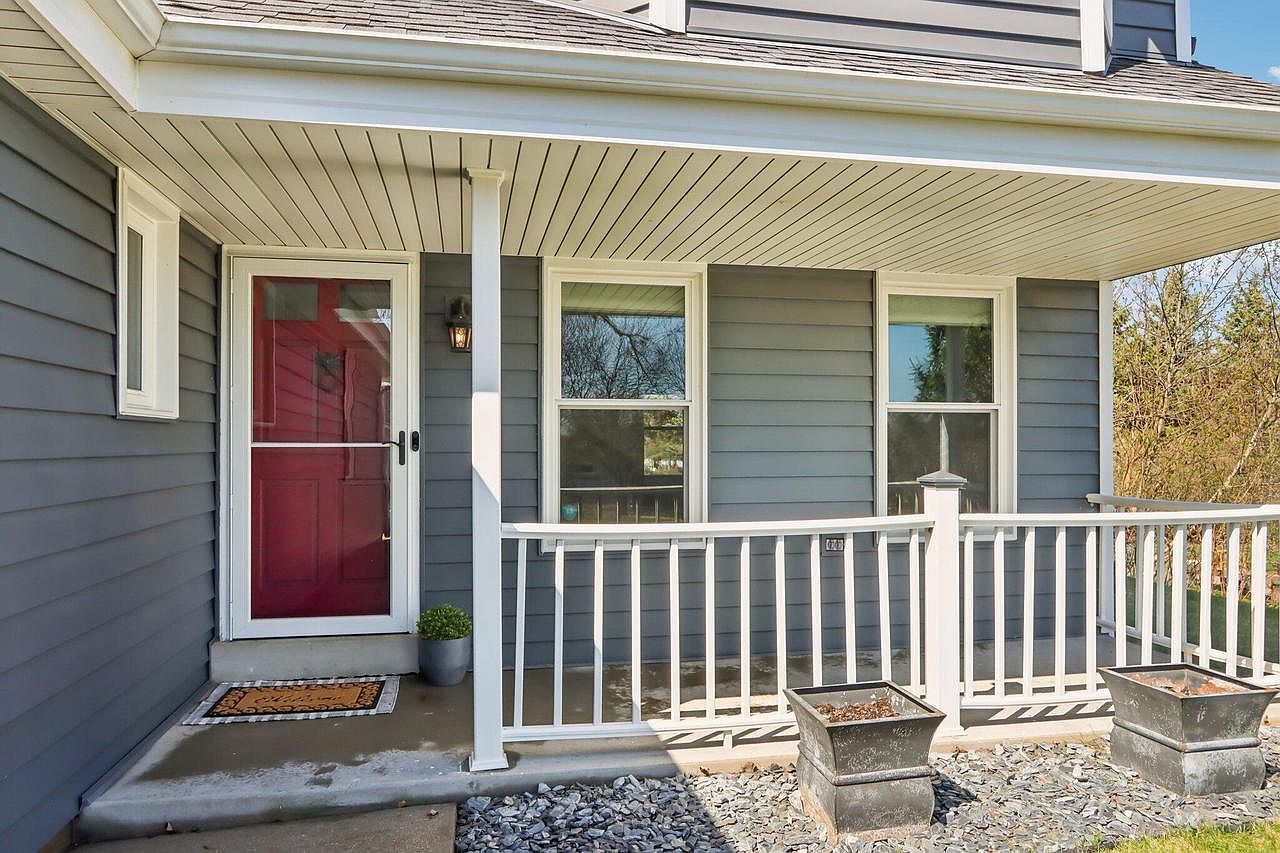 1720 Erin Ln Waukesha, WI 53188 - Thumbnail 3