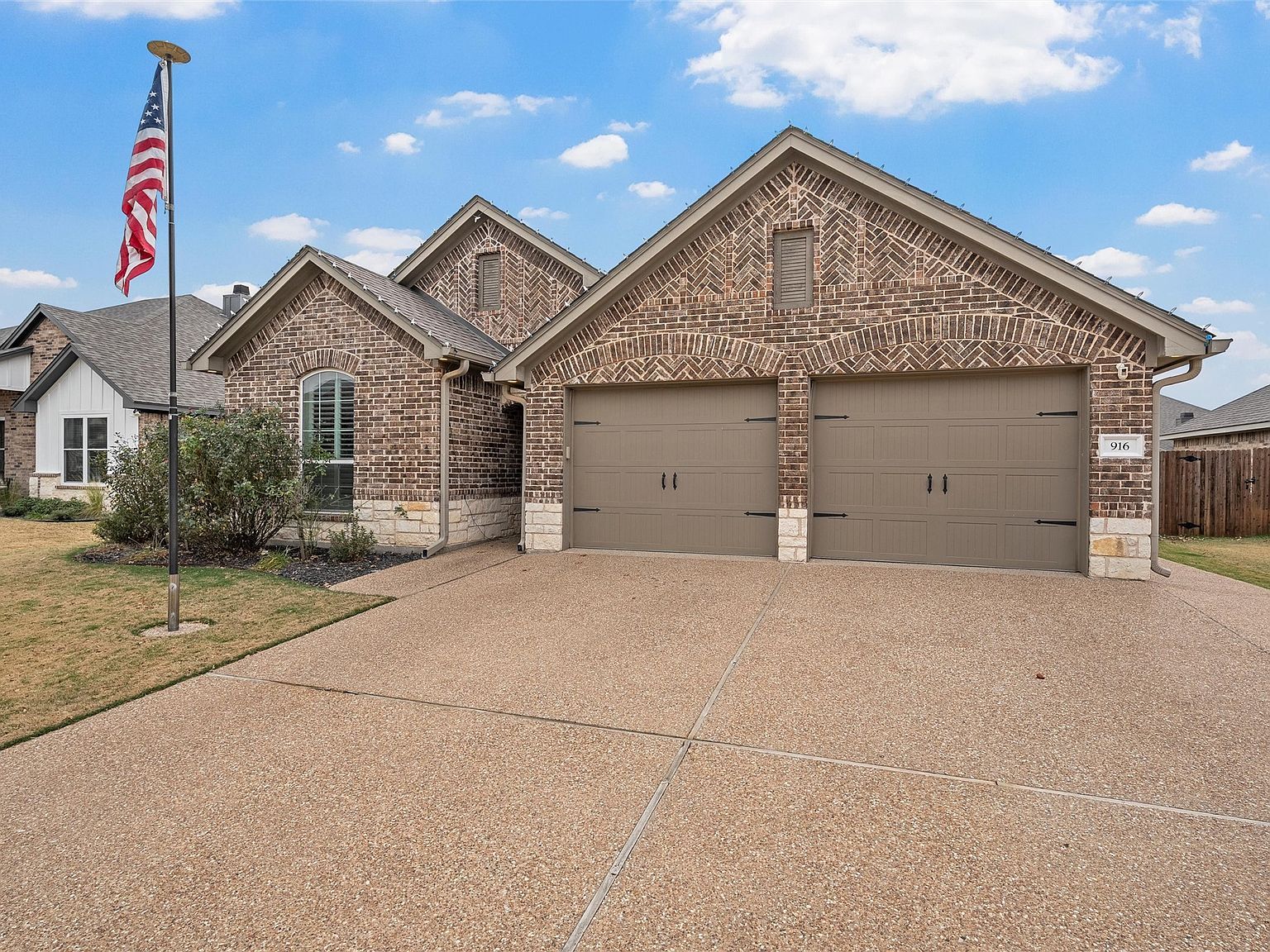 916 Cumberland St McGregor, TX 76657 - Thumbnail 3