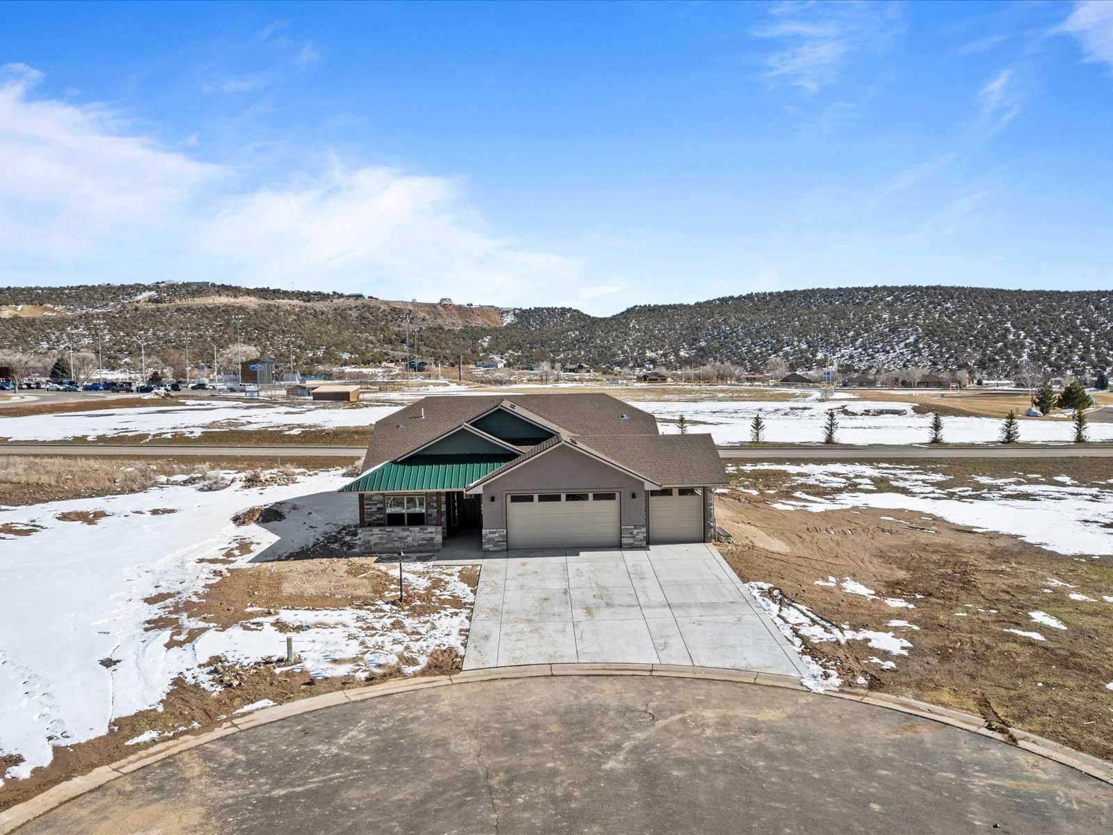 335 Southeast Limestone Court, Cedaredge, CO, USA, 81413 - Thumbnail 3