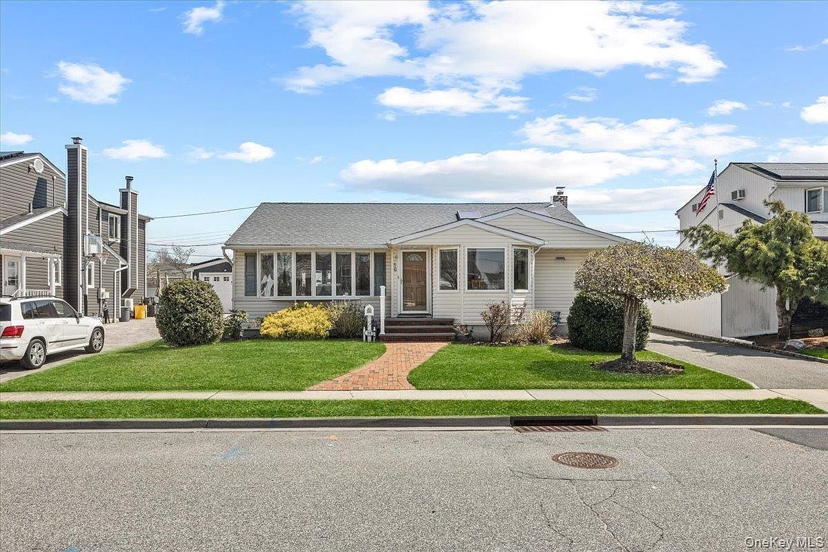 56 Haverford Rd Hicksville, NY 11801 - Thumbnail 3