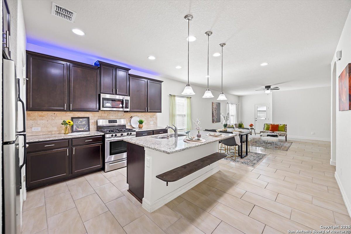 1195 Ranch Fls San Antonio, TX 78245 - Thumbnail 3