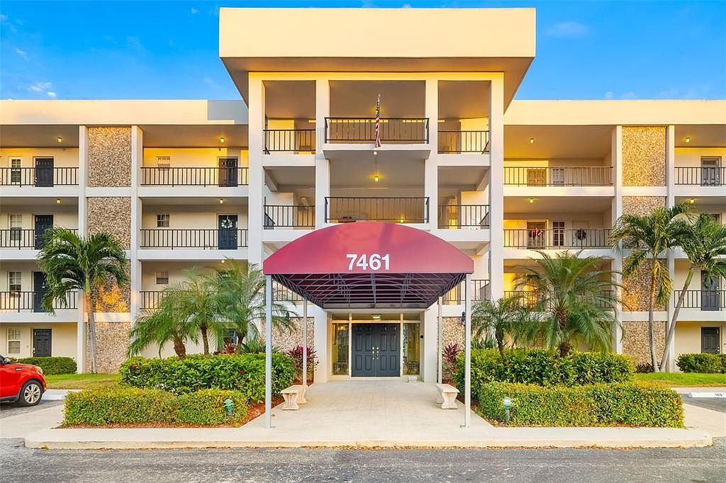 7461 W Country Club Dr N APT 404 Sarasota, FL 34243 - Thumbnail 3