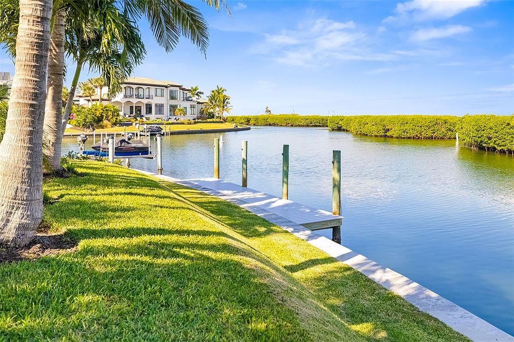 560 Harbor Cove Cir Longboat Key, FL 34228 - Thumbnail 3