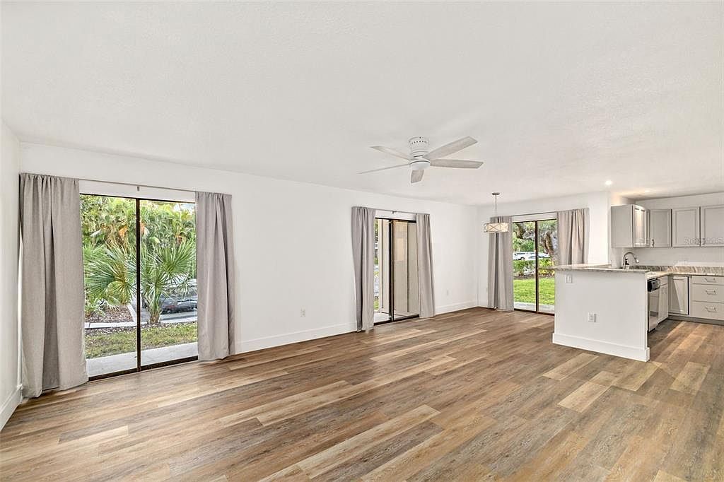 2224 Bahia Vista St APT E1 Sarasota, FL 34239 - Thumbnail 3