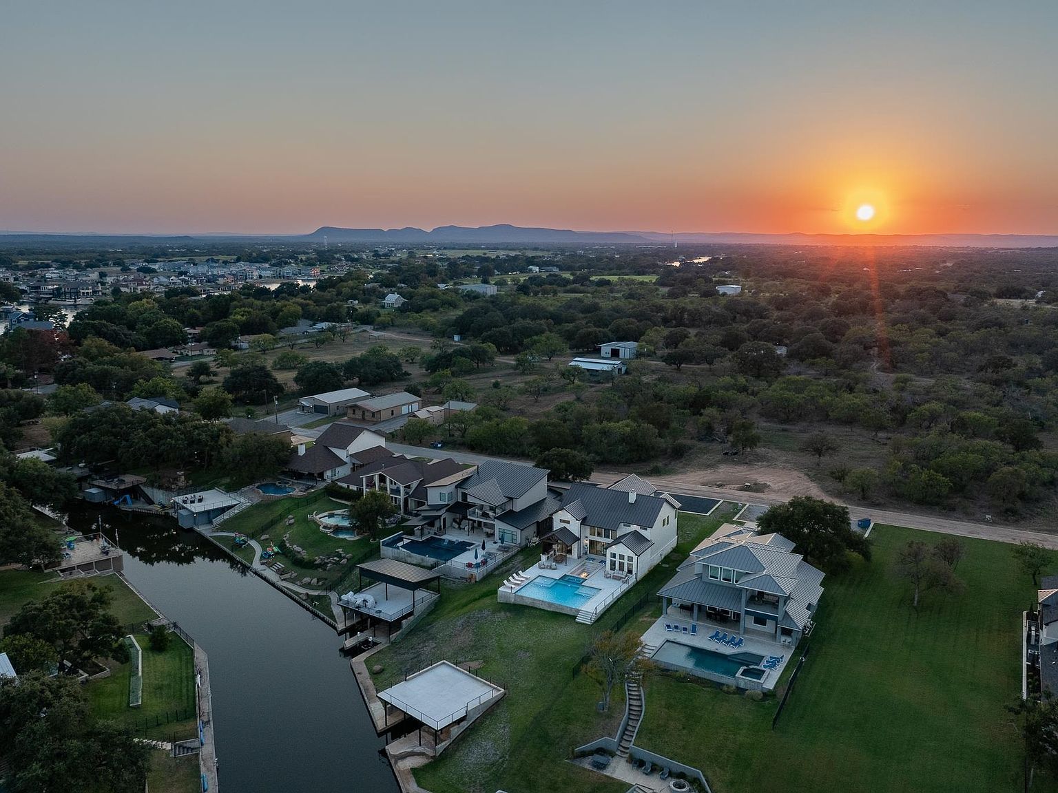 241 Lazy Oaks Ln Kingsland, TX 78639 - Thumbnail 3