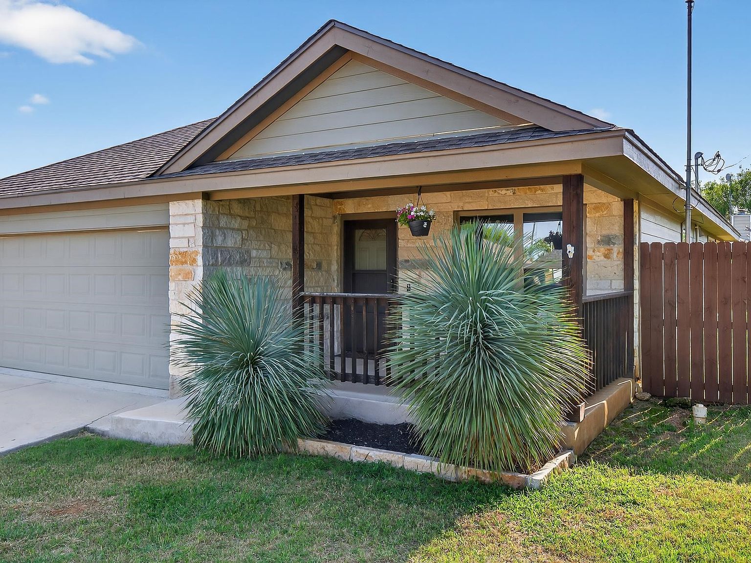 830 Cypress Ln Cottonwood Shores, TX 78657 - Thumbnail 3