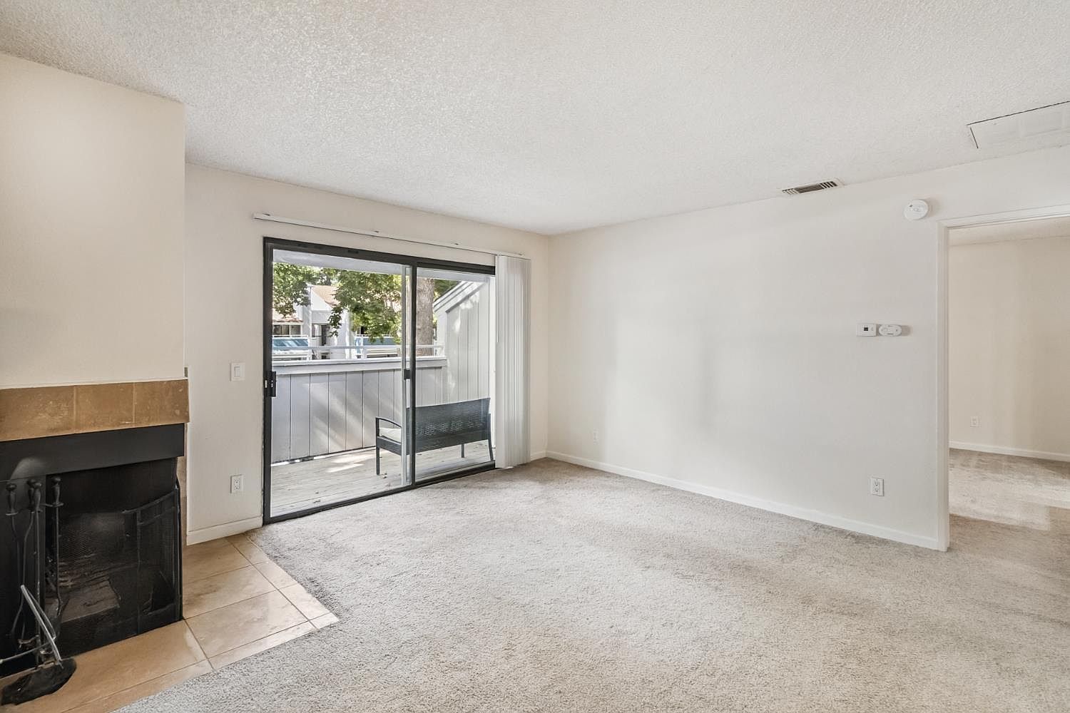 750 Del Verde Cir UNIT 6 Sacramento, CA 95833 - Thumbnail 3