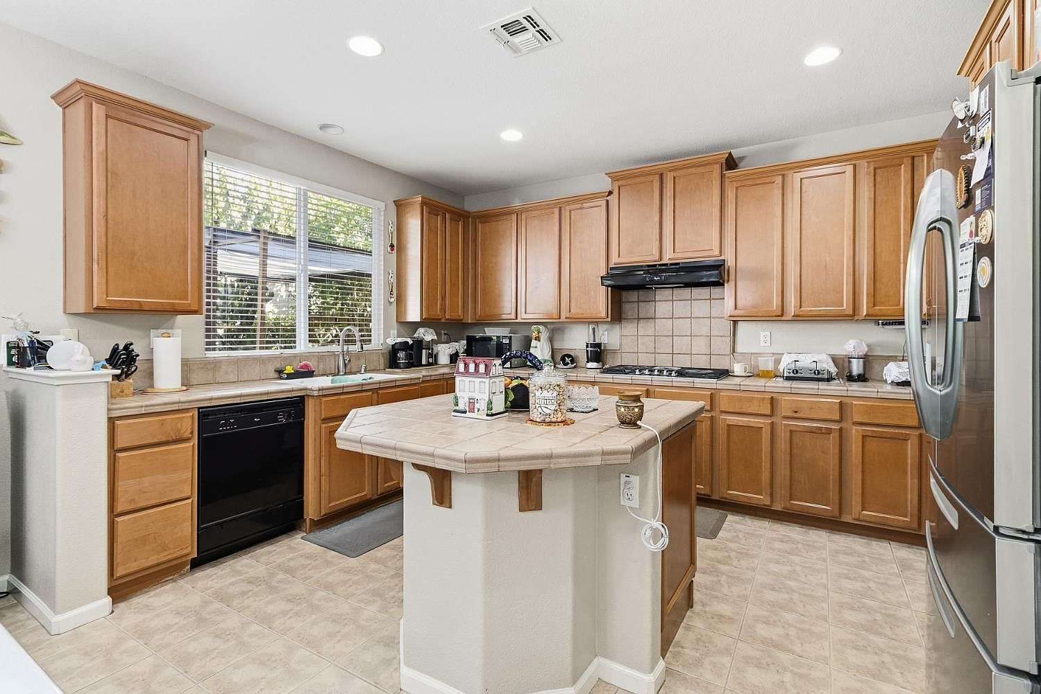 2857 Maybrook Dr Sacramento, CA 95835 - Thumbnail 3