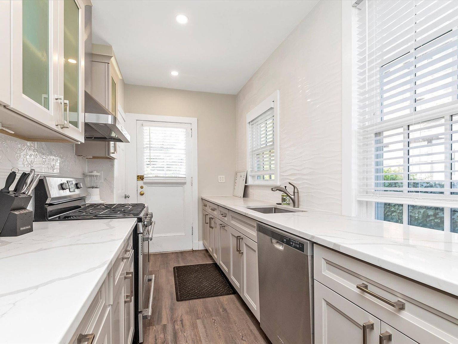 39-24 213th St Bayside, NY 11361 - Thumbnail 3