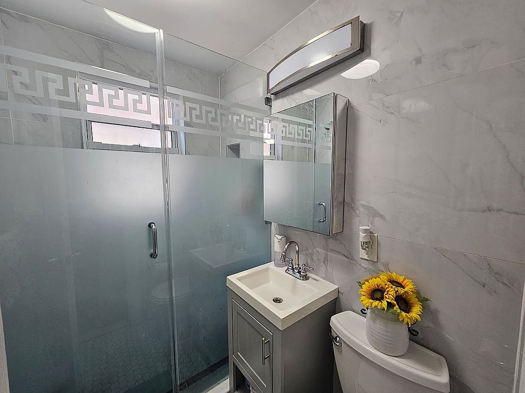 4332 40th St Sunnyside, NY 11104 - Thumbnail 3