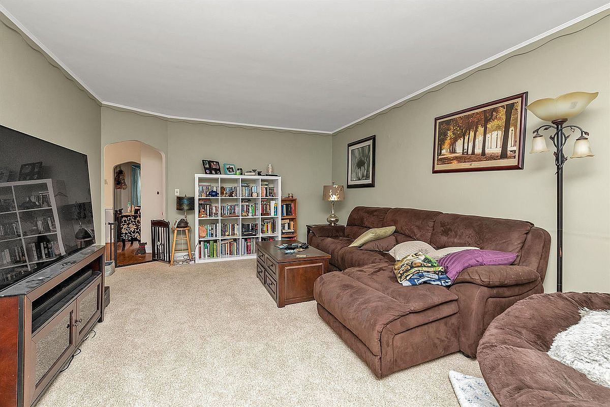 207-4 42nd Ave Bayside, NY 11361 - Thumbnail 3