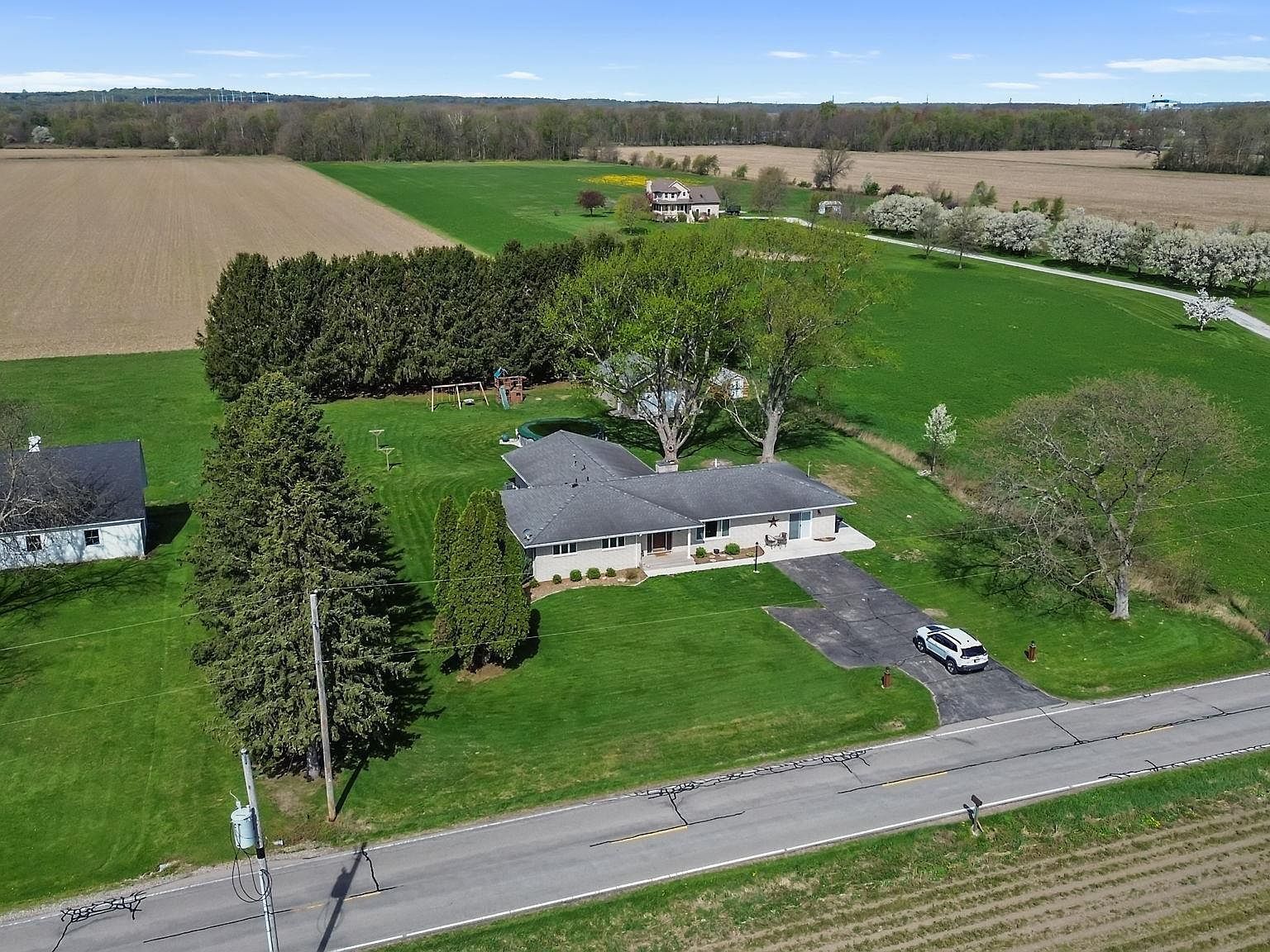 56915 Tulip Rd New Carlisle, IN 46552 - Thumbnail 3