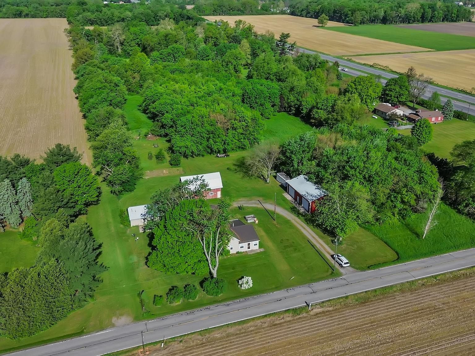 56611 Tulip Rd New Carlisle, IN 46552 - Thumbnail 3